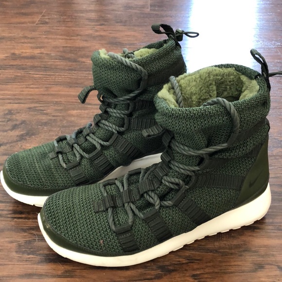 nike sneaker boots womens